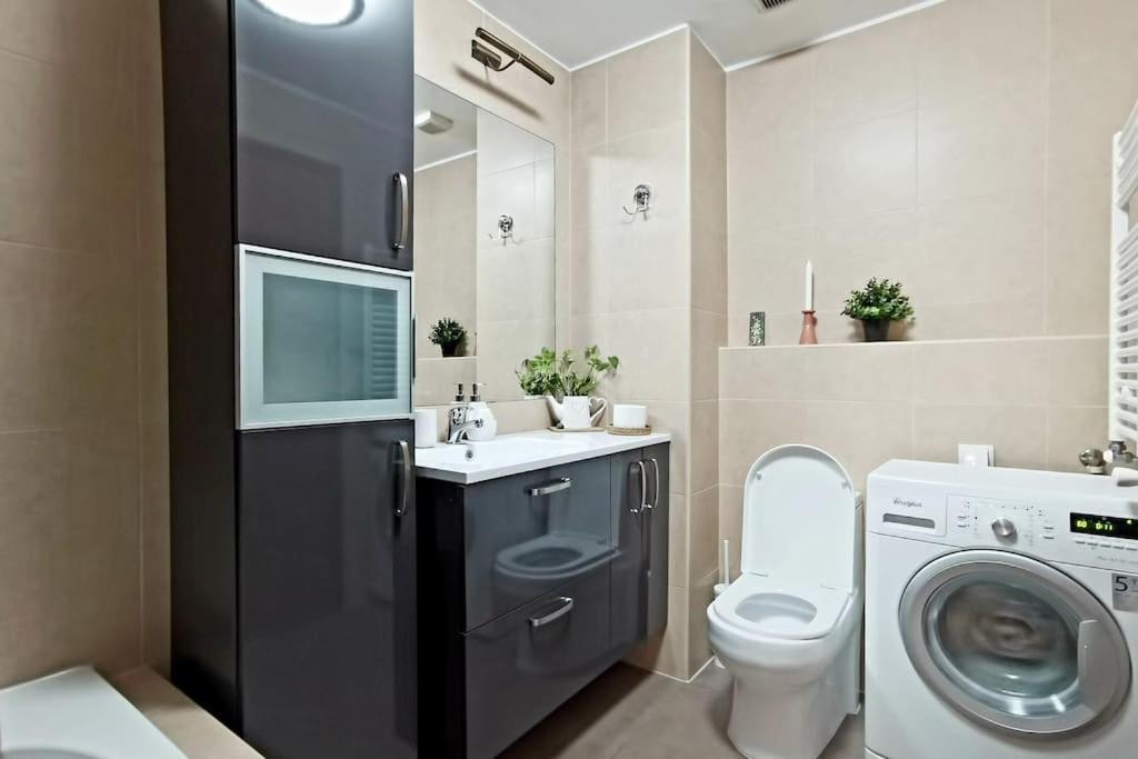 Cosy Boutique 61 Sqm Apartment - Private Parking - Ten Blocks Residence Bukarest Exteriör bild