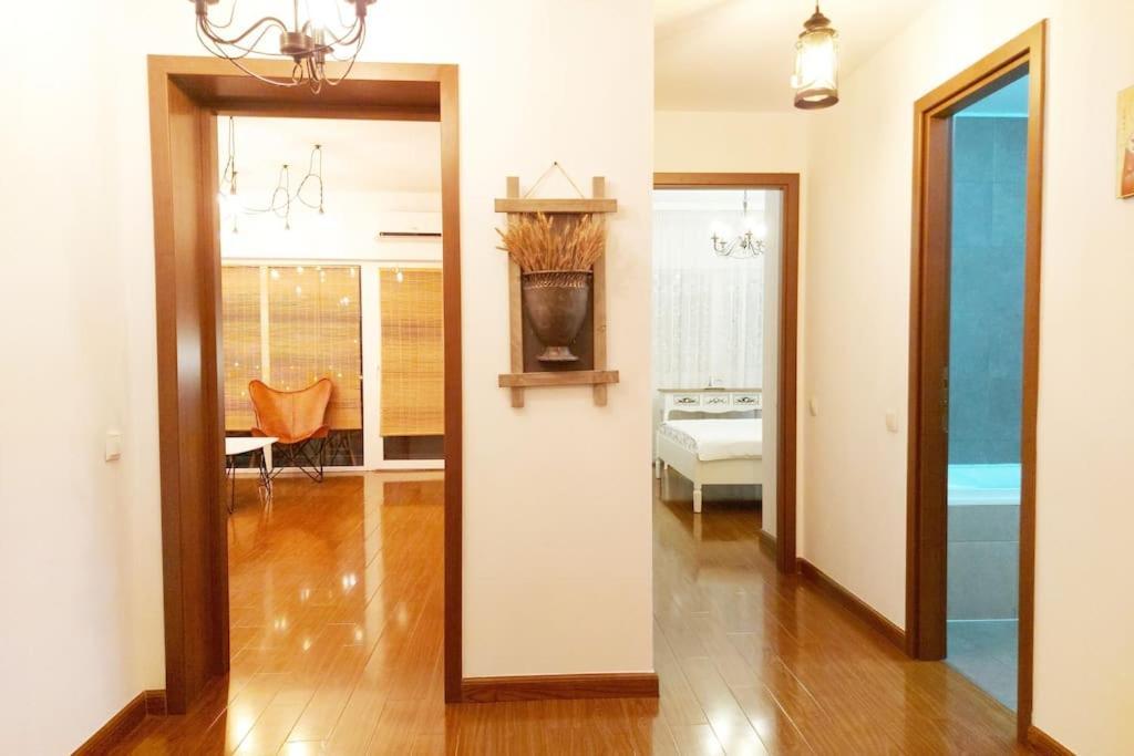 Cosy Boutique 61 Sqm Apartment - Private Parking - Ten Blocks Residence Bukarest Exteriör bild